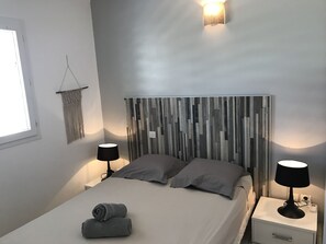 1 bedroom, iron/ironing board, WiFi, bed sheets - Ti'Rocq, luxury 2-bedroom apartment with panoramic sea view and swimming pool (Saint Gilles les bains)