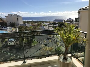 Property grounds - Ti'Rocq, luxury 2-bedroom apartment with panoramic sea view and swimming pool (Saint Gilles les bains)