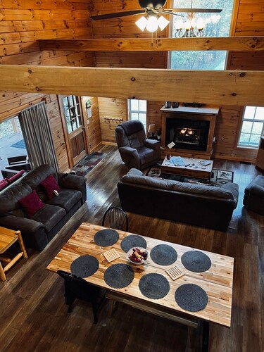 Beautiful, cozy cabin in the Hocking Hills! 