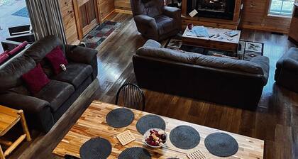Beautiful, cozy cabin in the Hocking Hills!