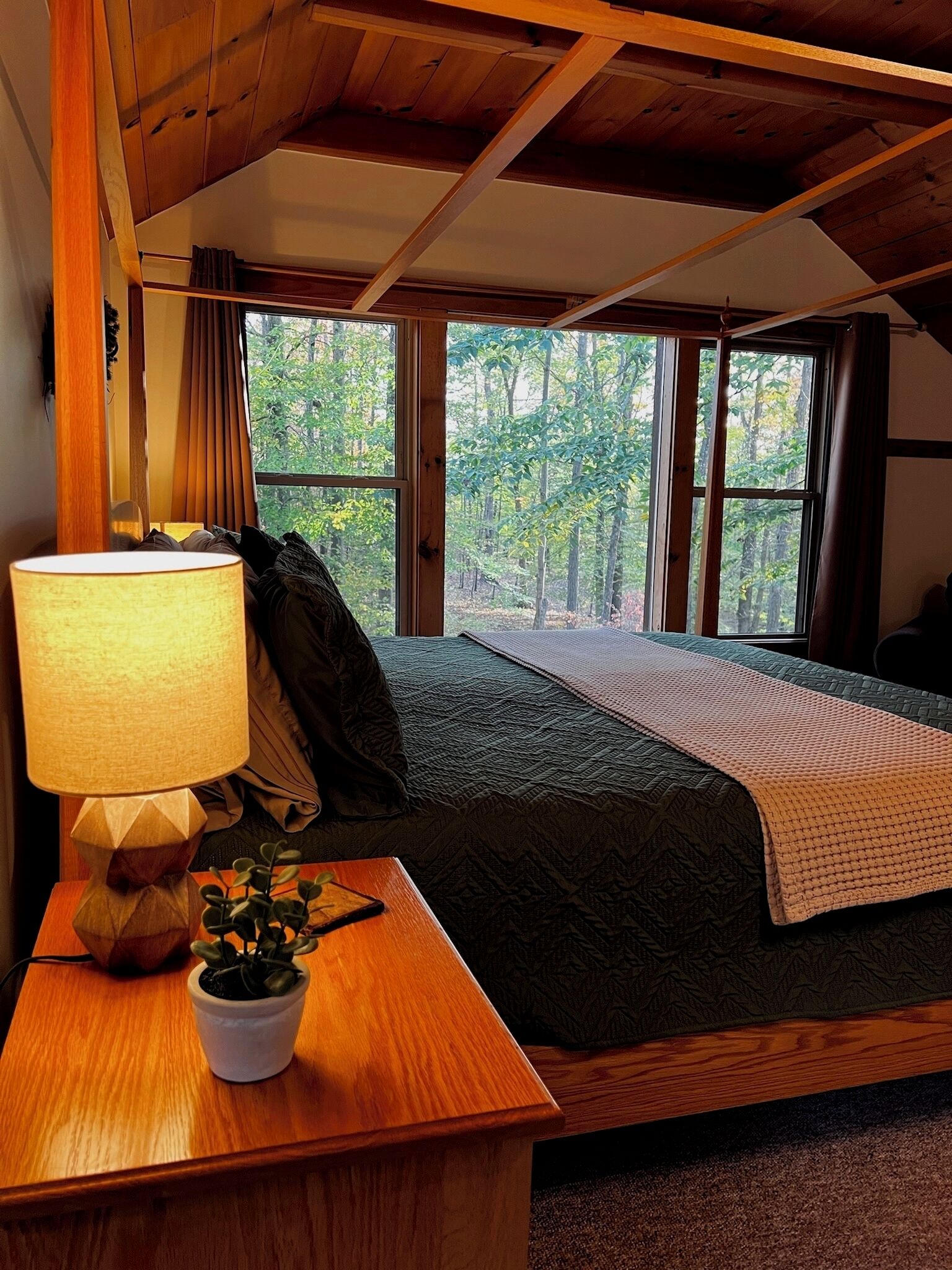5 bedrooms, desk, free WiFi, bed sheets