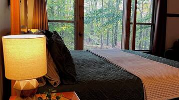 5 bedrooms, desk, free WiFi, bed sheets