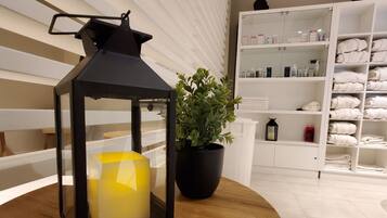 Body treatments, hydrotherapy, facials, reflexology, 1 treatment room