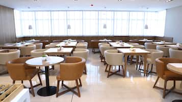 Sarapan ala kontinental setiap hari (USD 18.50 per orang)