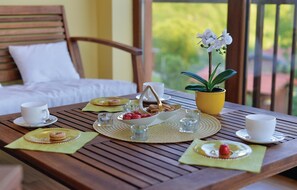 1 bedroom, travel cot, free WiFi, bed sheets