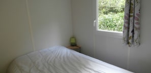 Trailer, 2 quartos (4/6 pers) | Individualmente decorados, individualmente mobiliados, Wi-Fi de cortesia