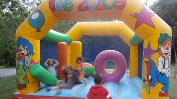 Tempat bermain anak - outdoor