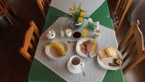 Tägliches inbegriffenes kontinentales Frühstück