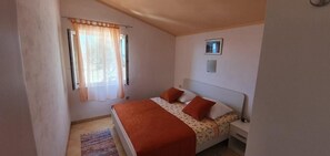 2 bedrooms, free WiFi, bed sheets, wheelchair access
