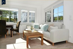 Fernseher, Tischtennisplatte