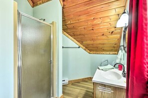 House (Secluded Cabin Getaway Closest to NYC) | Bathroom