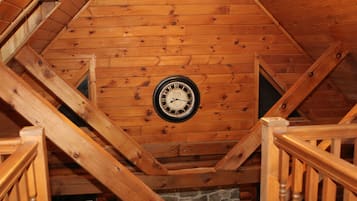 House (Secluded Cabin Getaway Closest to NYC) | Ruang tamu | TV, pendiangan, filem berbayar