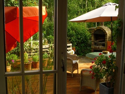 house in the green - just 10 minutes from the cathedral and 20 minutes by car to the airport