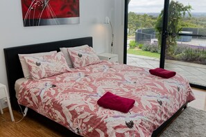 3 bedrooms, iron/ironing board, WiFi, bed sheets - Swan Valley Heights Merino Manor (Baskerville)
