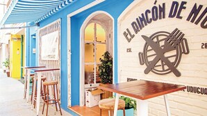 A restaurant named "El Dincón de Nido" with outdoor seating and a nautical-themed wall sign. - 2 bedroom stunning apartment in Blanes (Blanes)