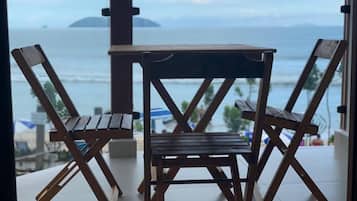 Quarto triplo luxo, vista para a praia | Vista da sacada