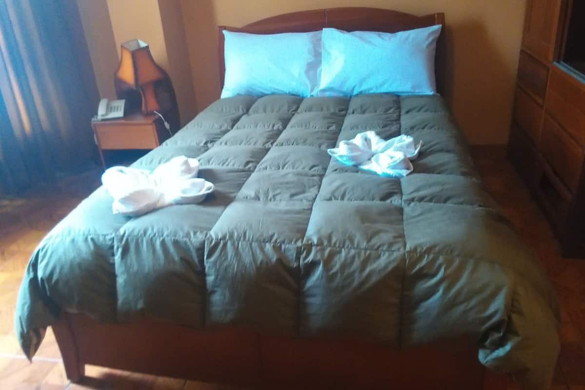 Room, 1 Double Bed | 1 bedroom, individually decorated, individually furnished, desk
