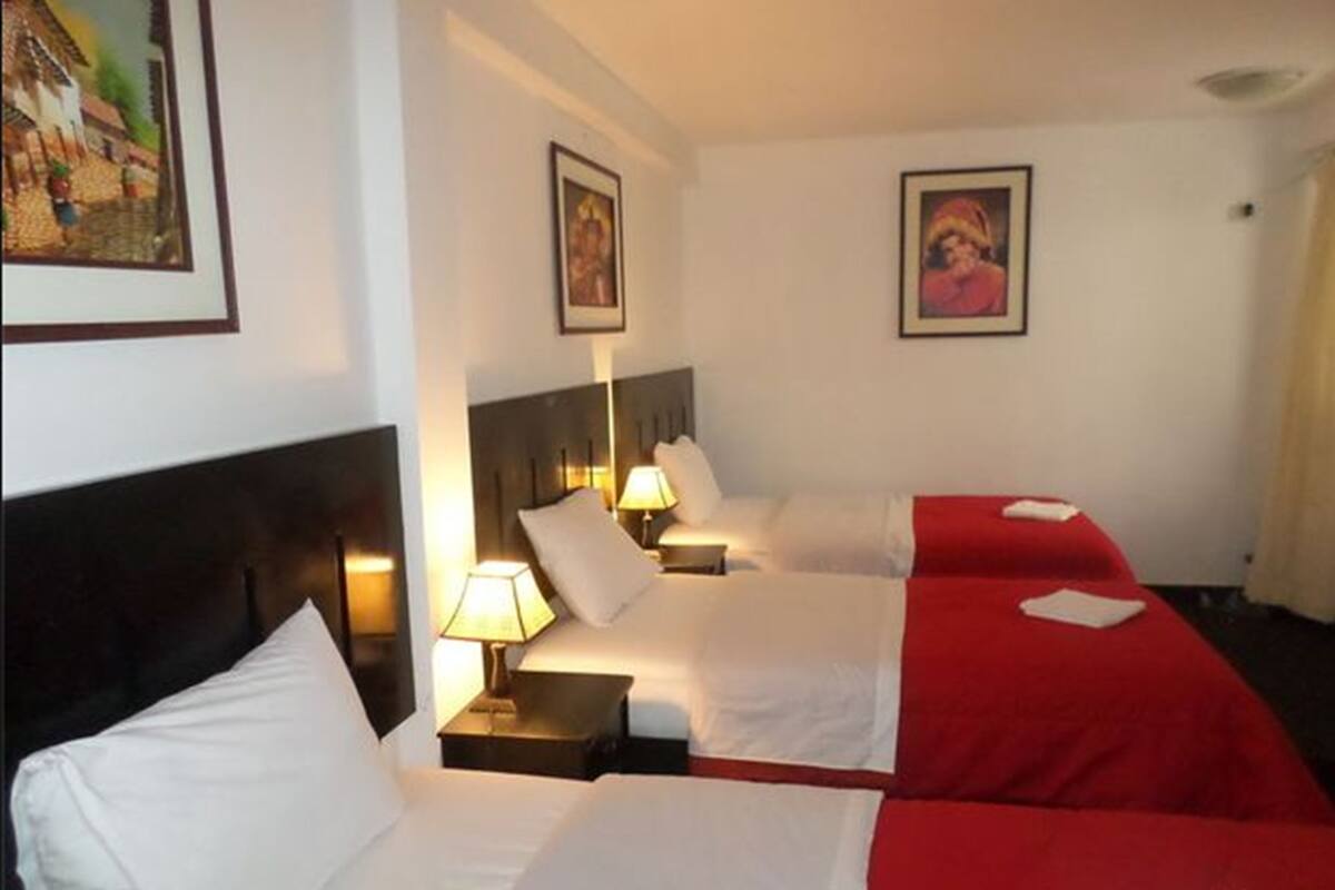 Triple Room, 3 Twin Beds | 1 bedroom, individually decorated, individually furnished, desk