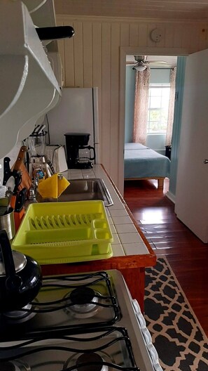 Fridge, microwave, oven, stovetop -   "The Most Convenient Location To Vacation" (Governor's Harbour)