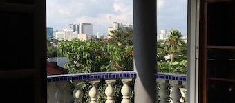 6 Bedroom Bungalow Jl 222