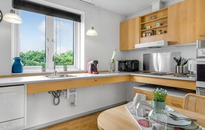 Réfrigérateur, plaque de cuisson, lave-vaisselle, cafetiÚre/bouilloire