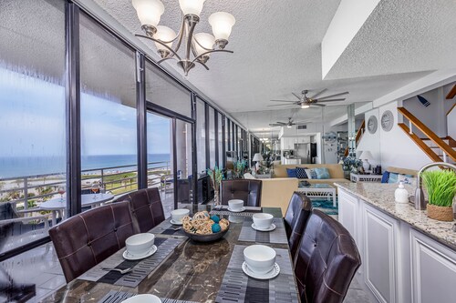 Modern Spacious 2BR 2.5 baths Beachfront w/stunning Beach/Bay Views Sleeps 6