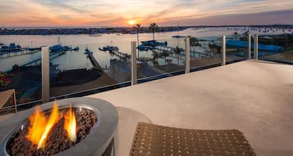 Superbe maison de style espagnol avec une vue imprenable sur l'océan dans un emplacement privilégié