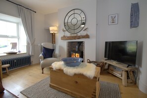 Smart TV, fireplace, DVD player, stereo - Right by the sea with panoramic view - Stunning Cottage Drimlaghdrid (Dungloe)
