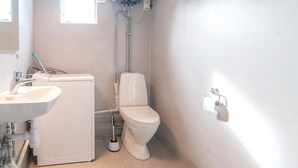A small, clean bathroom with a sink, toilet, and a shower. - 2 bedroom pet friendly home in Visby (Visby)