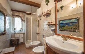 Shower - Amazing home in Sant'Angelo Romano (Sant'Angelo Romano)