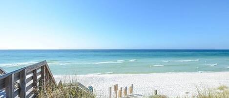 Plage à proximité, chaises longues