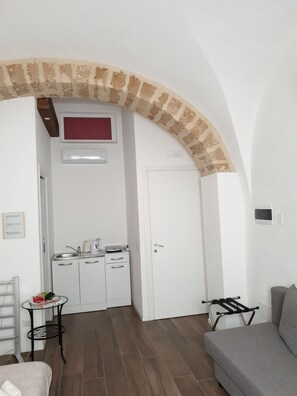 Classic Quadruple Room, 1 Queen Bed with Sofa bed (Apulia Central Studio) | 1 bedroom, premium bedding, pillowtop beds, minibar - Casa Mia (Bari)