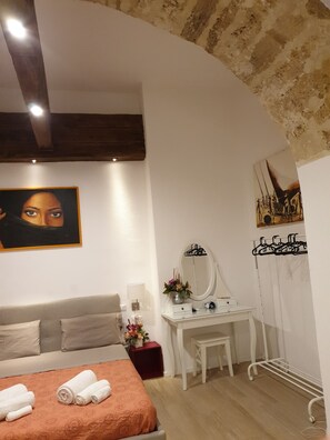 Comfort Triple Room, 1 Queen Bed with Sofa bed (Bari Indipendent) | 1 bedroom, premium bedding, pillowtop beds, minibar - Casa Mia (Bari)