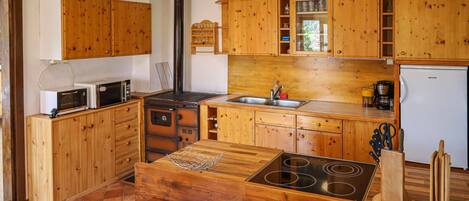 Réfrigérateur, surface de cuisson, cafetiÚre-théiÚre