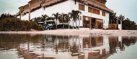 Façana frontal de l'allotjament