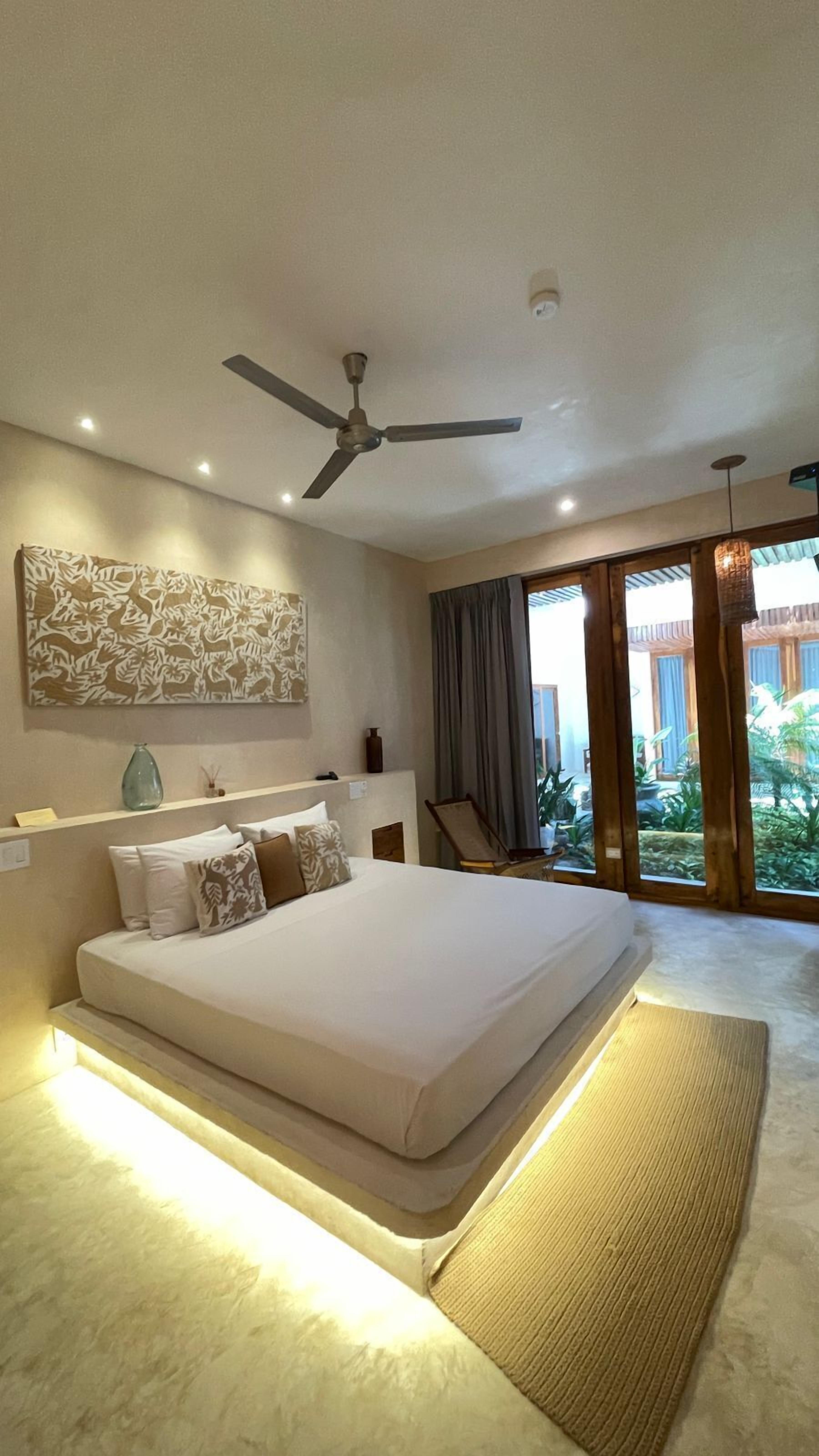 Junior kamer, uitzicht op tuin | Luxe beddengoed, donzen dekbedden, pillowtop-bedden, een minibar