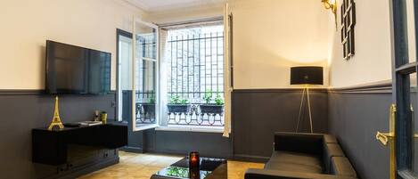 Smart TV y chimenea