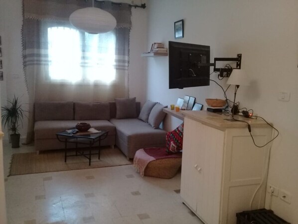 TV, books, stereo