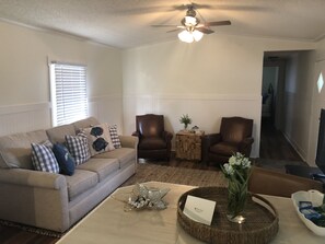 Smart TV - Historic Beaufort, SC Near Parris Island, 4 Bed/2 Bath, Sleeps 7 (Beaufort)