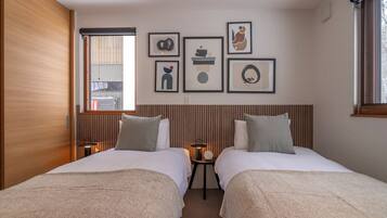 House | 3 bedrooms, in-room safe, iron/ironing board, free WiFi