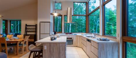 House, 3 Bedrooms | Private kitchen