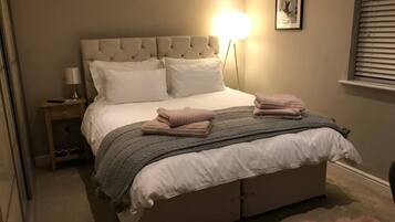 2 chambres, fer et planche à repasser, lit parapluie, Wi-Fi gratuit