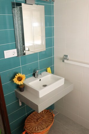 Unclassified image, 4 of 13, button