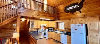 Amazing Mountain View’s, hot tub, pool table, and near Great Smoky MTN Nat Park