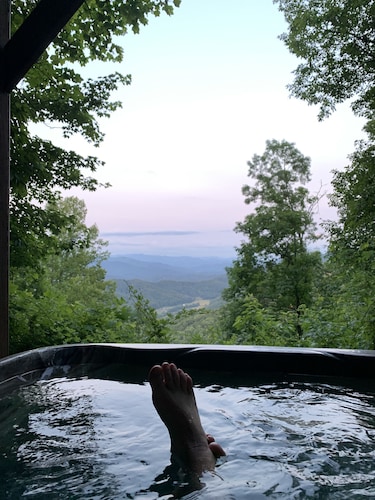 Amazing Long Range View, Hot Tub, Pool Table, 20min Bryson City, Cherokee, GSMNP
