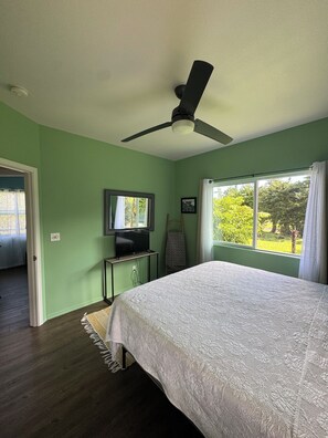 2 bedrooms, iron/ironing board, travel cot, free WiFi