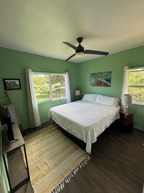 2 bedrooms, iron/ironing board, travel cot, free WiFi - Come & stay with us at the beautiful & peaceful Bird's Nest (Keaau)