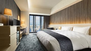 In-room safe, desk, laptop workspace, blackout drapes