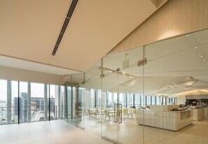 Tägliches Frühstücksbuffet gegen Gebühr