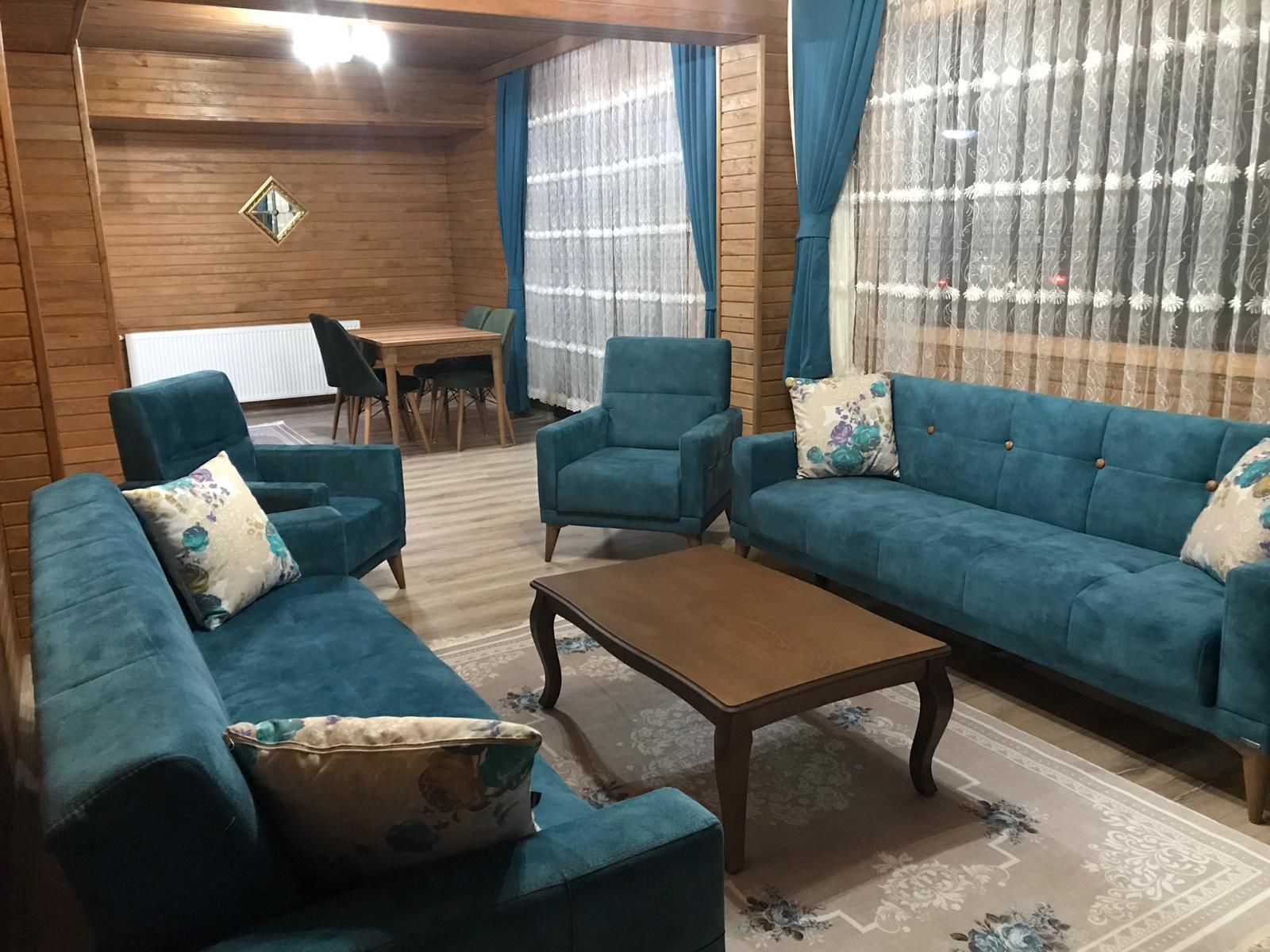 Nhà dành cho gia đình, nhiều giường, quang cảnh hồ | Khu phòng khách